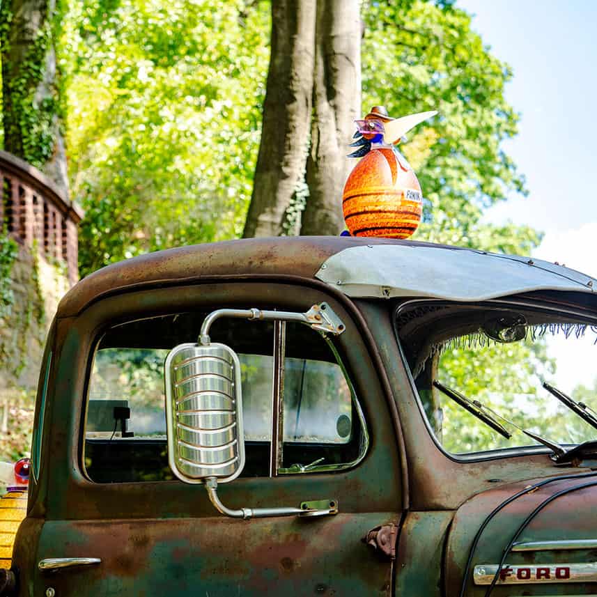 UDO | Lichtobjekt - UDO auf dem Dach eines Oldtimer Pick-Ups