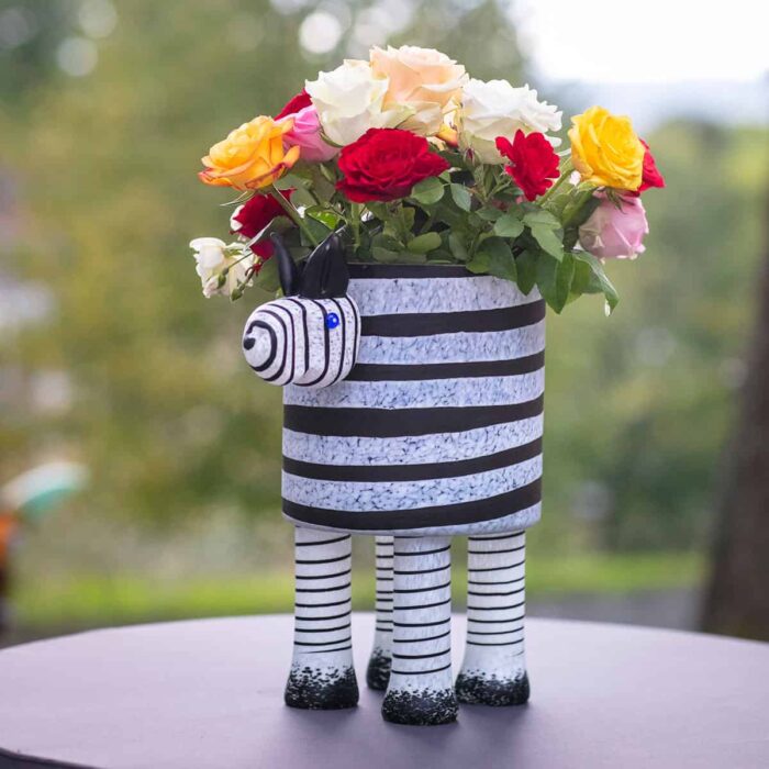 Rosenstrauß in Borowski ZEBRA Vase