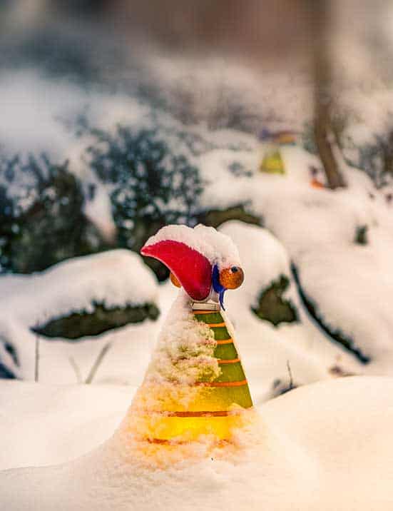 Vogel-Lichtobjekt BIG GONZO von Glasstudio Borowski im Schnee